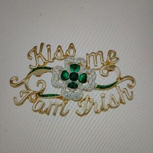 * CLEARANCE * Napier Gold and Green Shamrock Brooch